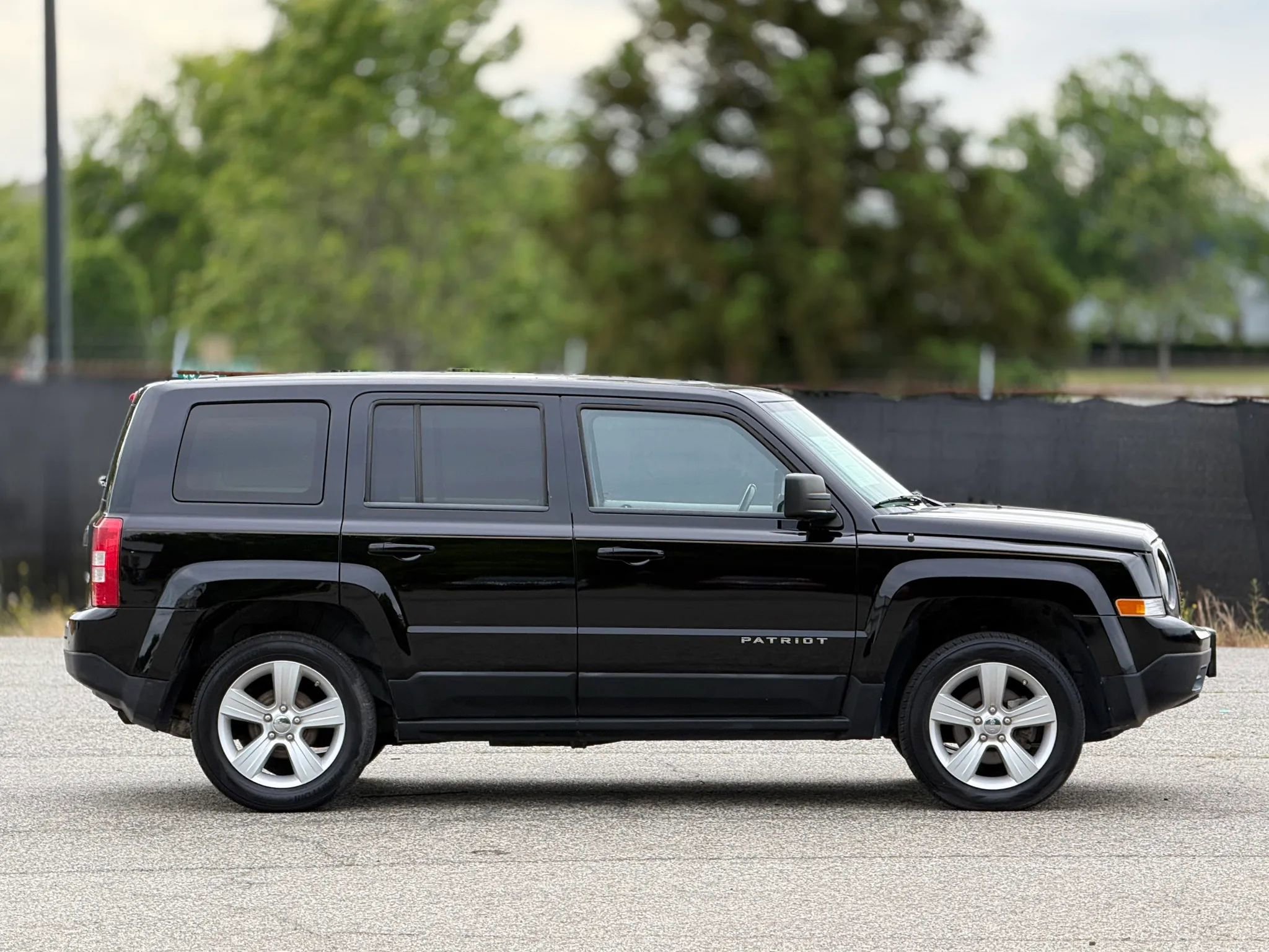 Used 2012 Jeep Patriot Latitude FWD image 7