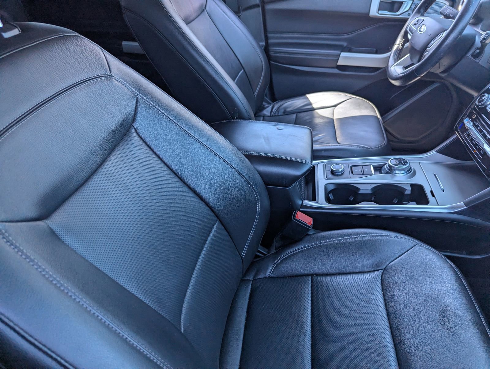 Used 2021 Ford Explorer Limited w/ Equipment Group 301A AWD/4WD image 10