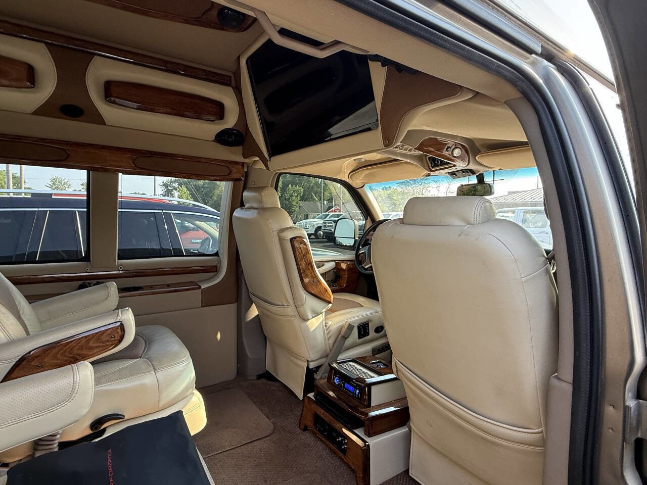 Used 2015 Chevrolet Express 2500 image 23