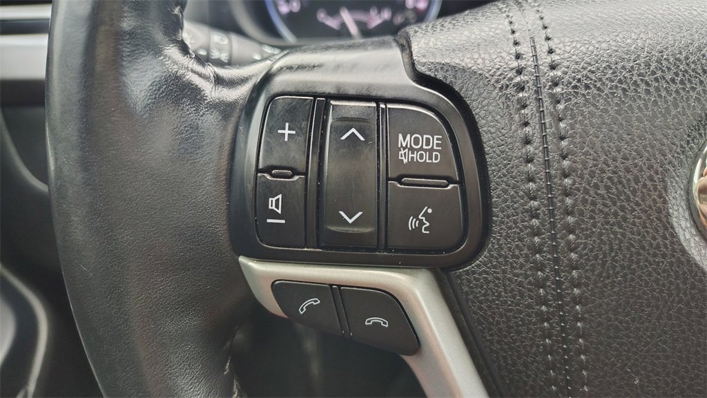 Used 2018 Toyota Highlander Limited Platinum image 16