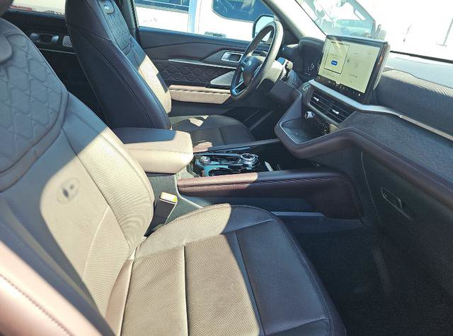 Used 2025 Ford Explorer Platinum w/ Ultimate Package AWD/4WD image 10