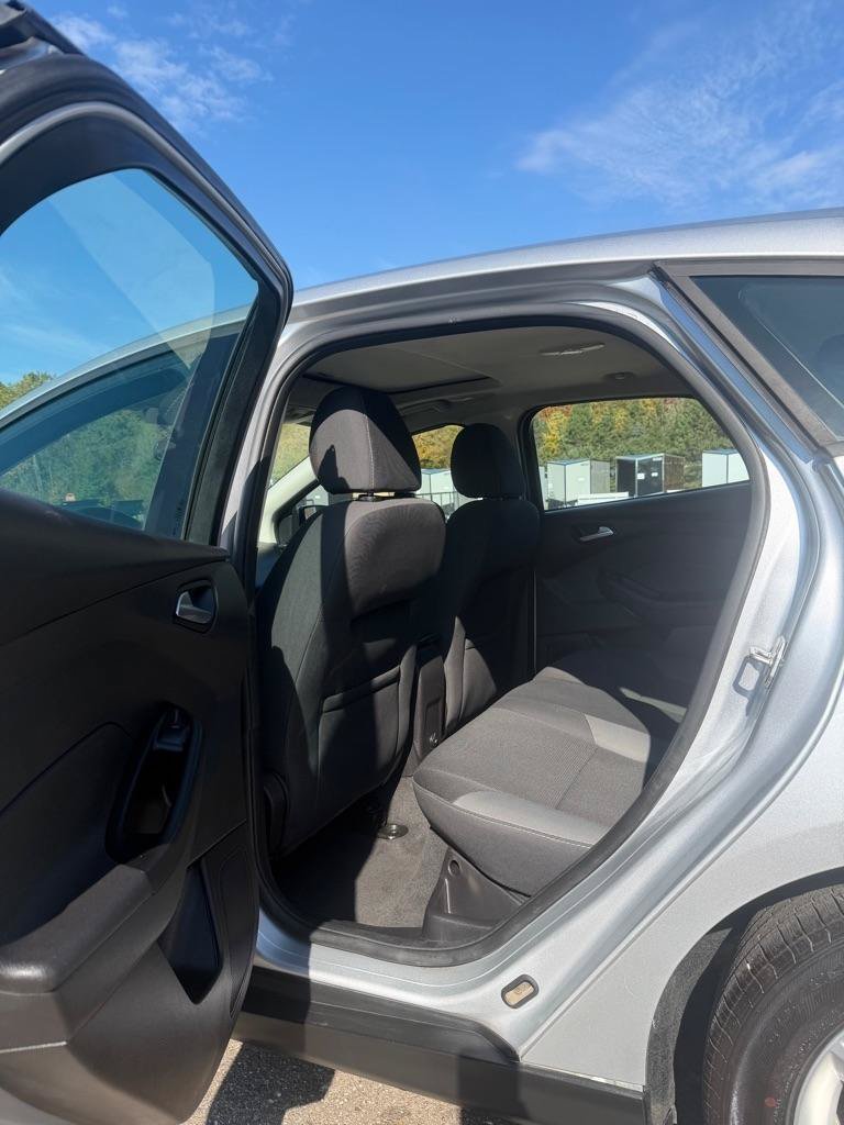 Used 2014 Ford Focus SE FWD image 14
