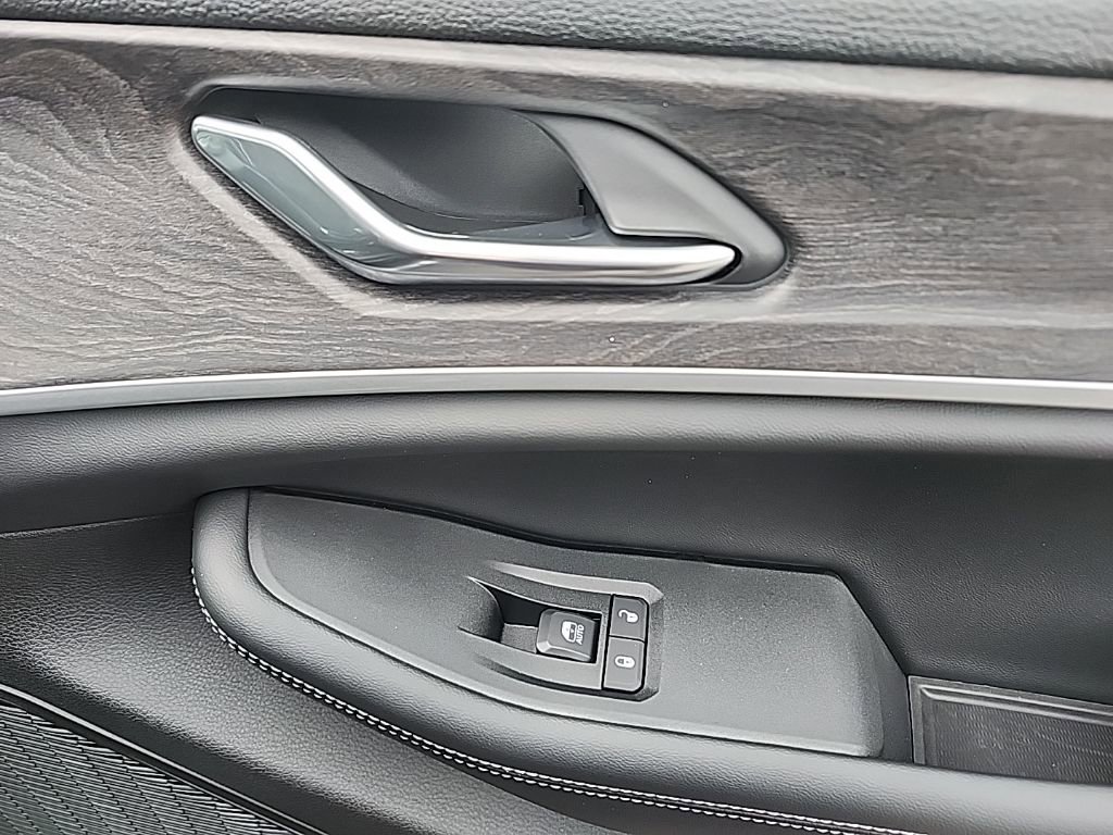 New 2025 Jeep Grand Cherokee L Limited w/ Trailer Tow Package image 12