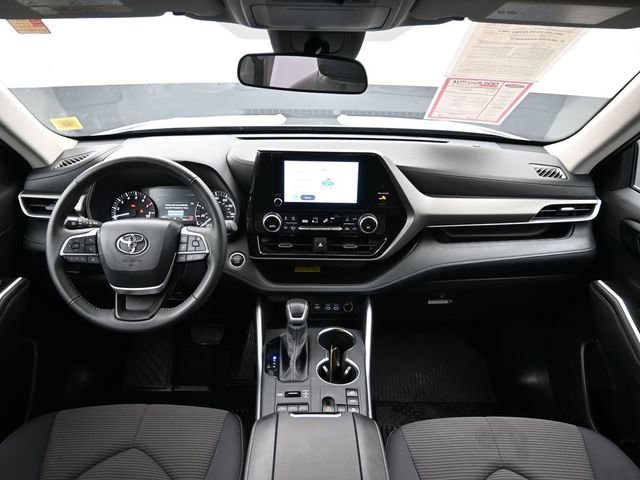 Certified 2025 Toyota Highlander LE image 27