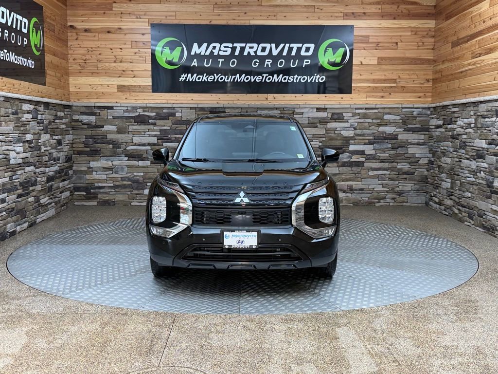 Used 2023 Mitsubishi Outlander SE Black Edition image 3