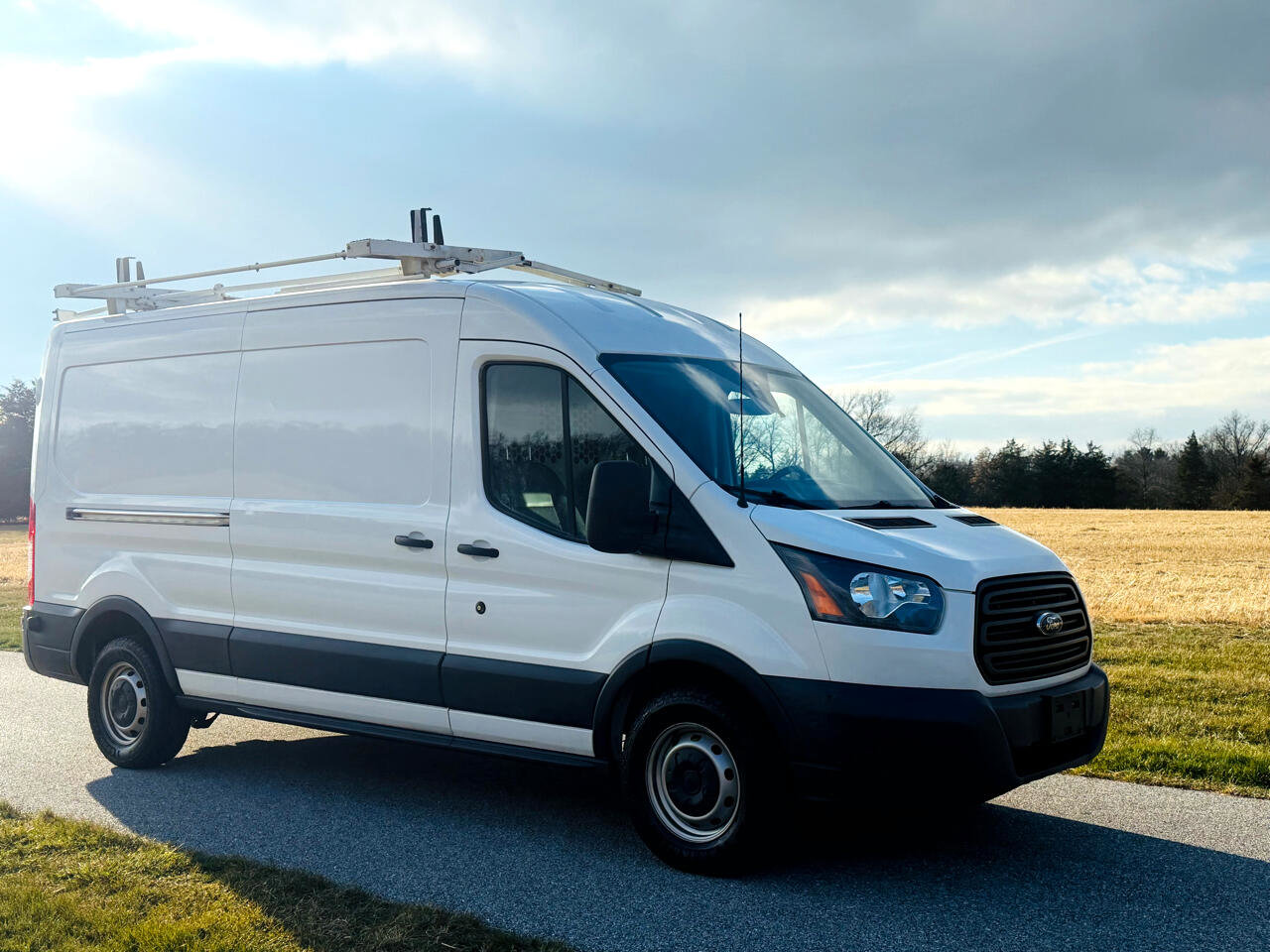 Used 2018 Ford Transit 250 148 Medium Roof image 5