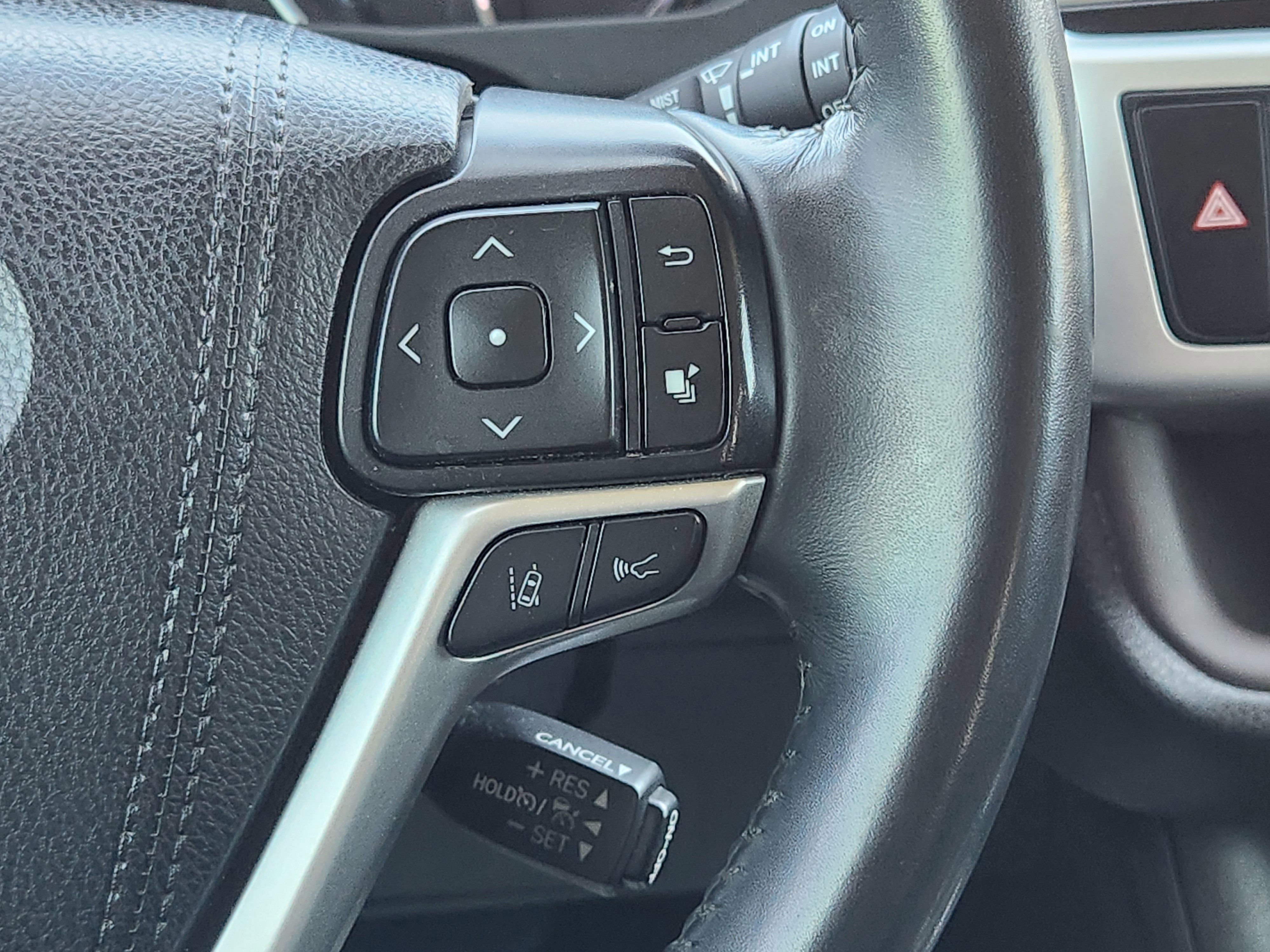 Used 2019 Toyota Highlander XLE image 29