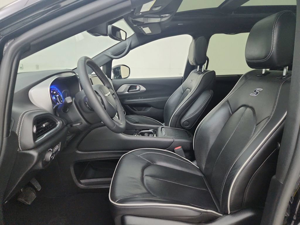 Certified 2025 Chrysler Pacifica Limited FWD image 20