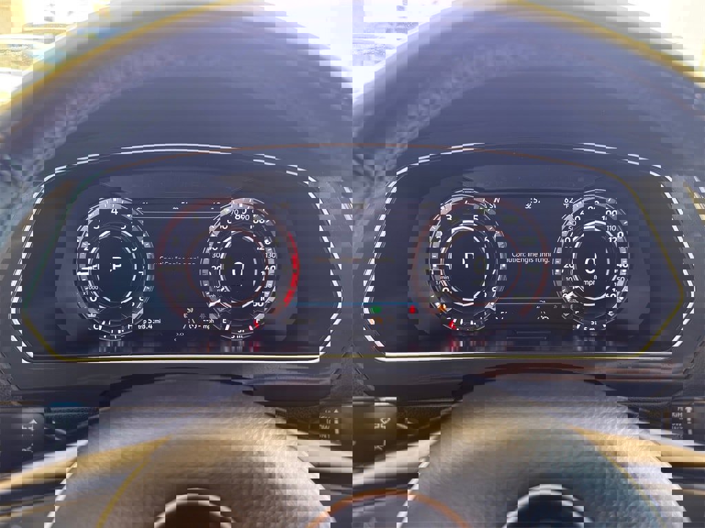 Used 2019 Volkswagen Tiguan SEL Premium image 17