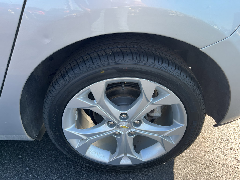 Used 2018 Chevrolet Cruze Premier FWD image 39