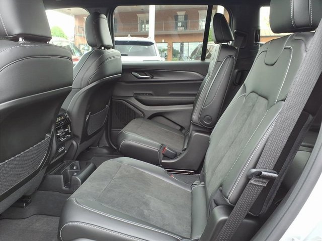 New 2025 Jeep Grand Cherokee L Altitude image 10