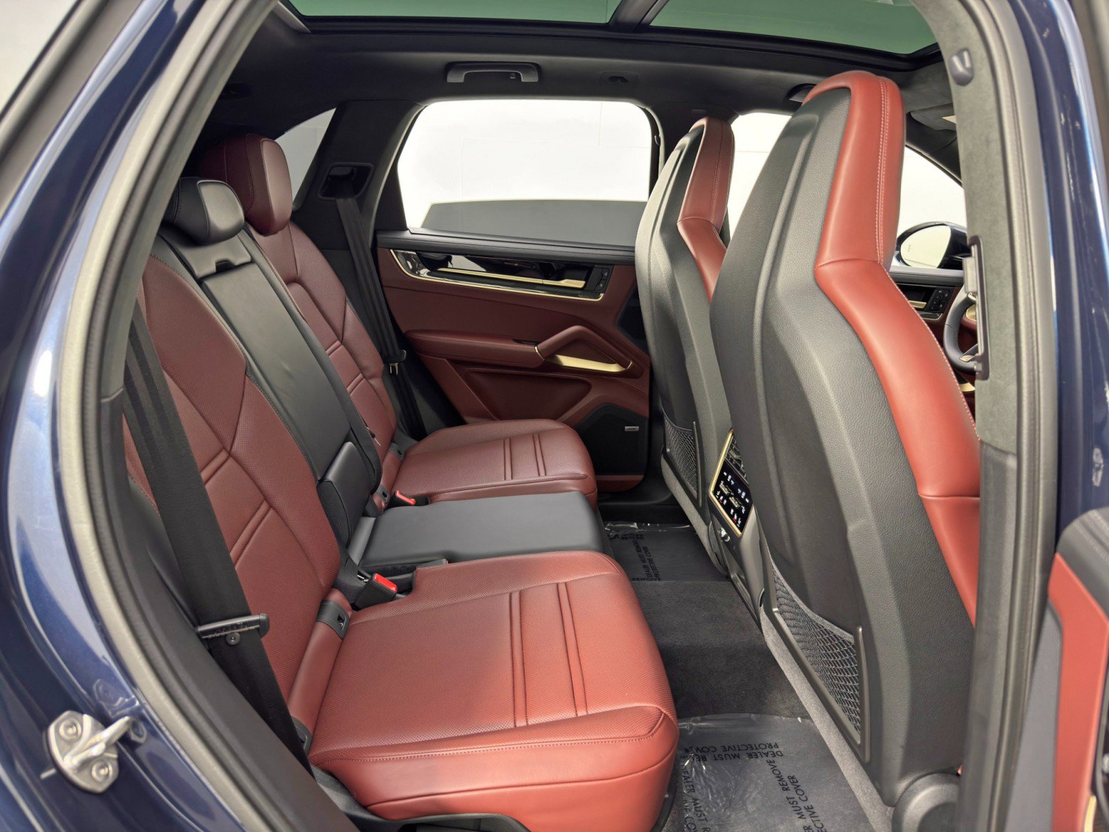 Used 2025 Porsche Cayenne Turbo image 46