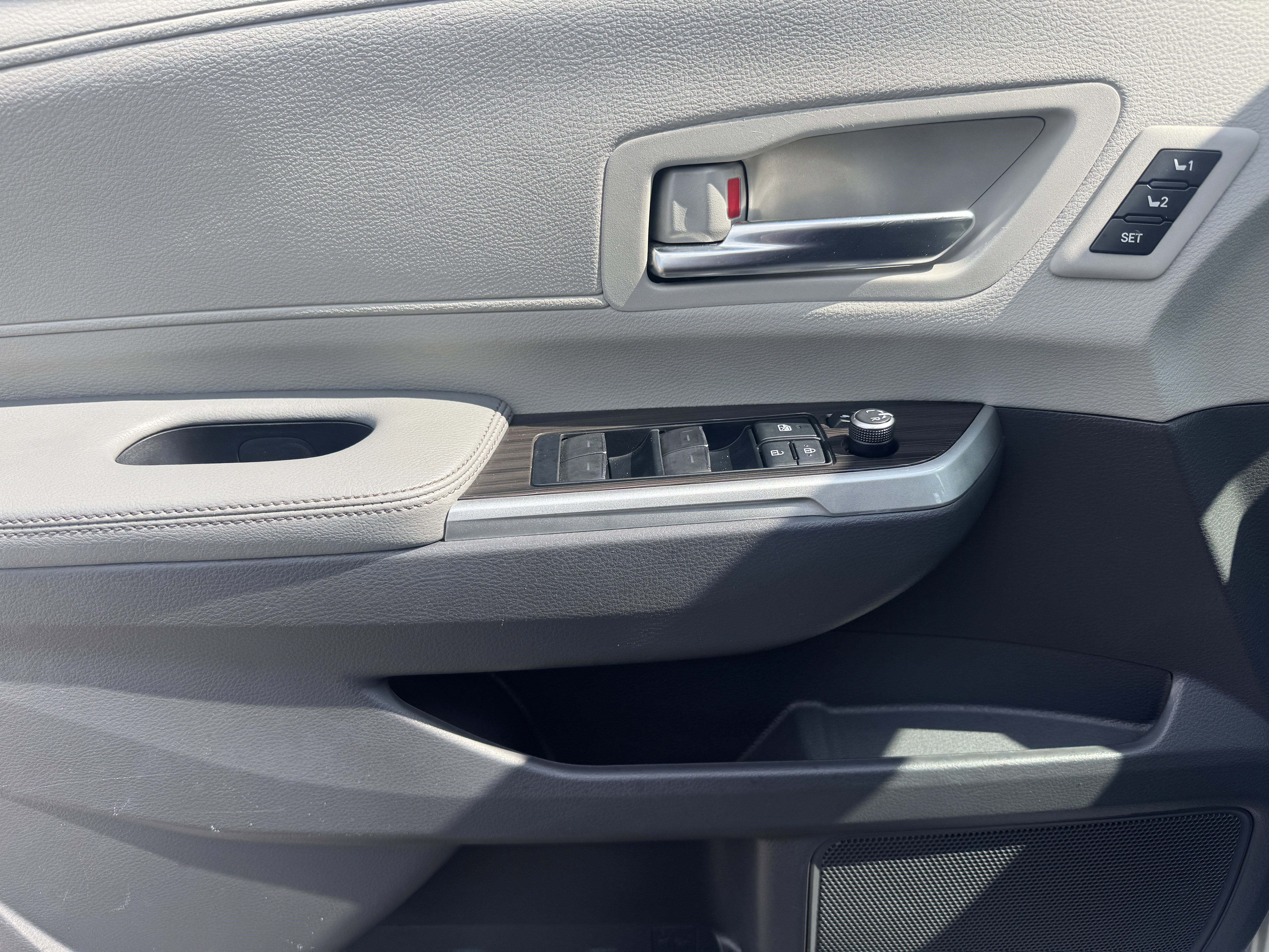 Certified 2021 Toyota Sienna Limited image 9