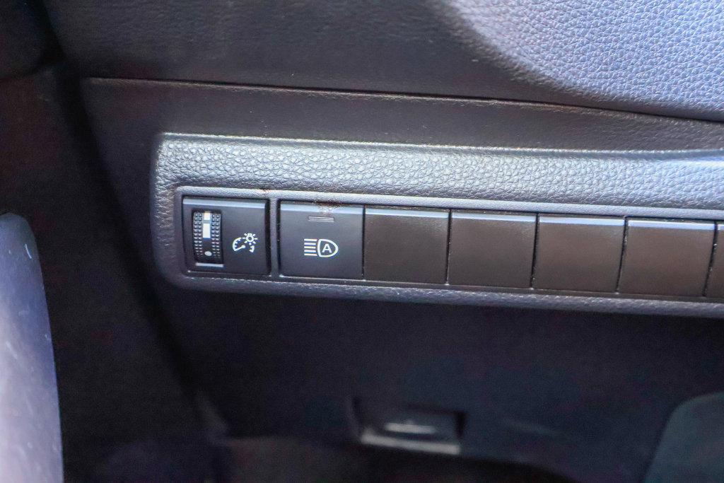 Used 2025 Toyota Corolla LE FWD image 19