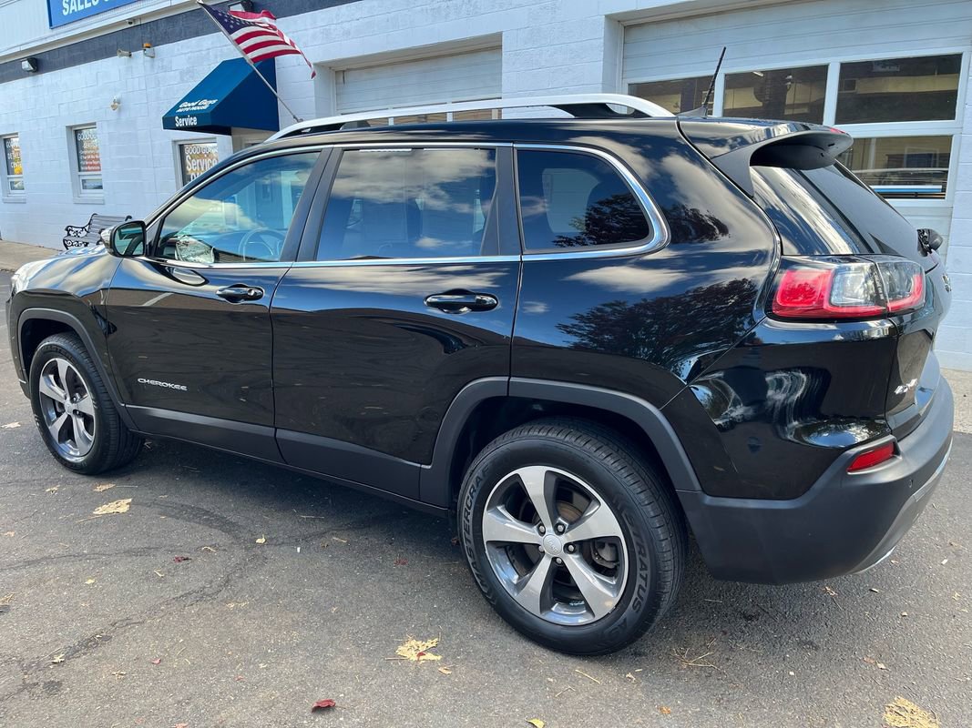 Used 2019 Jeep Cherokee Limited image 2