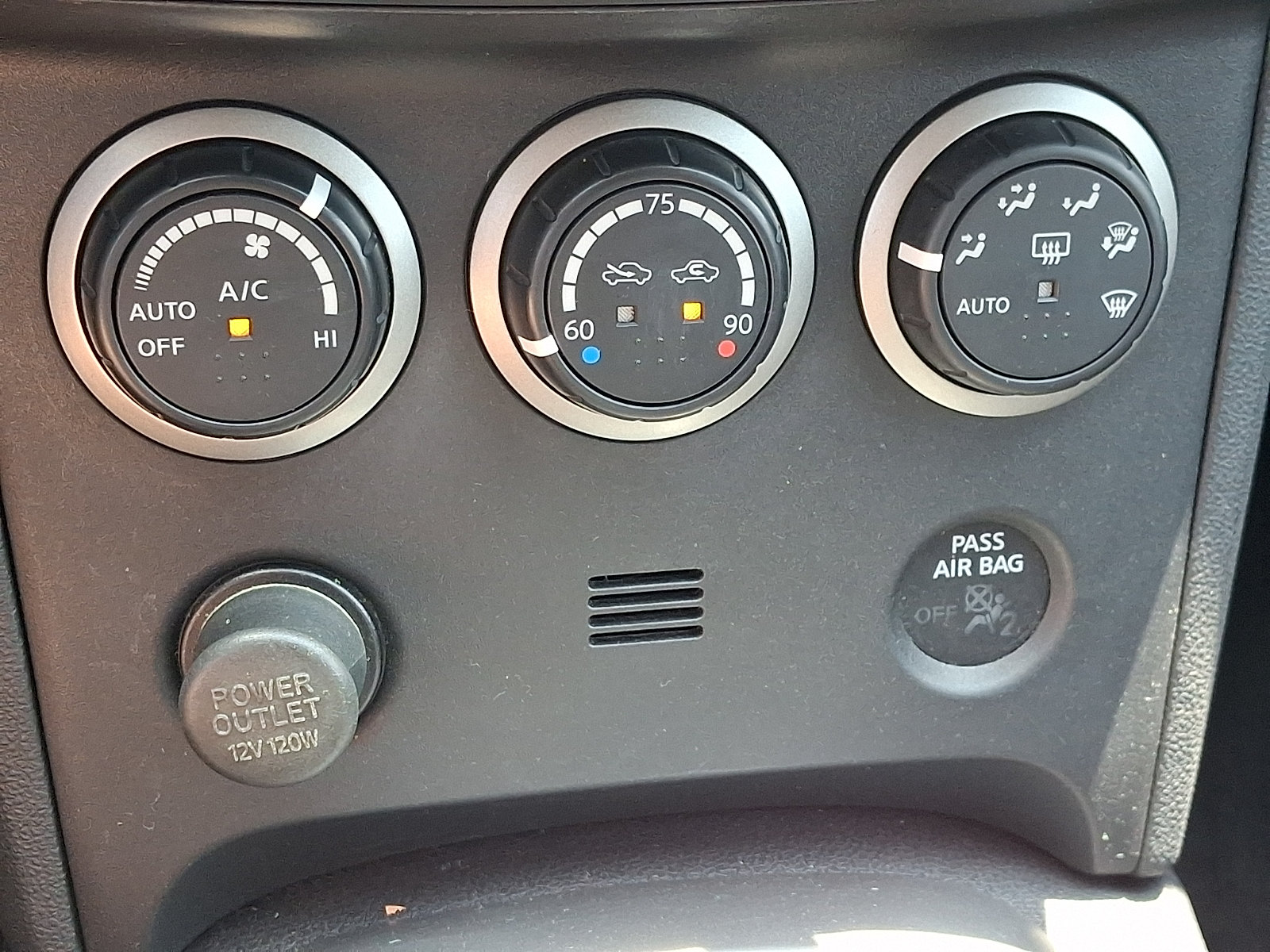 Used 2013 Nissan Rogue SV w/ Premium Pkg AWD/4WD image 17