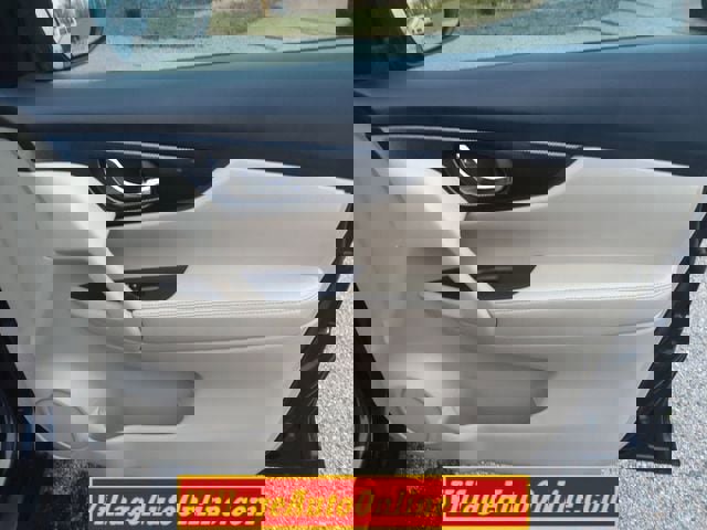 Used 2015 Nissan Rogue SL w/ SL Premium Package image 34