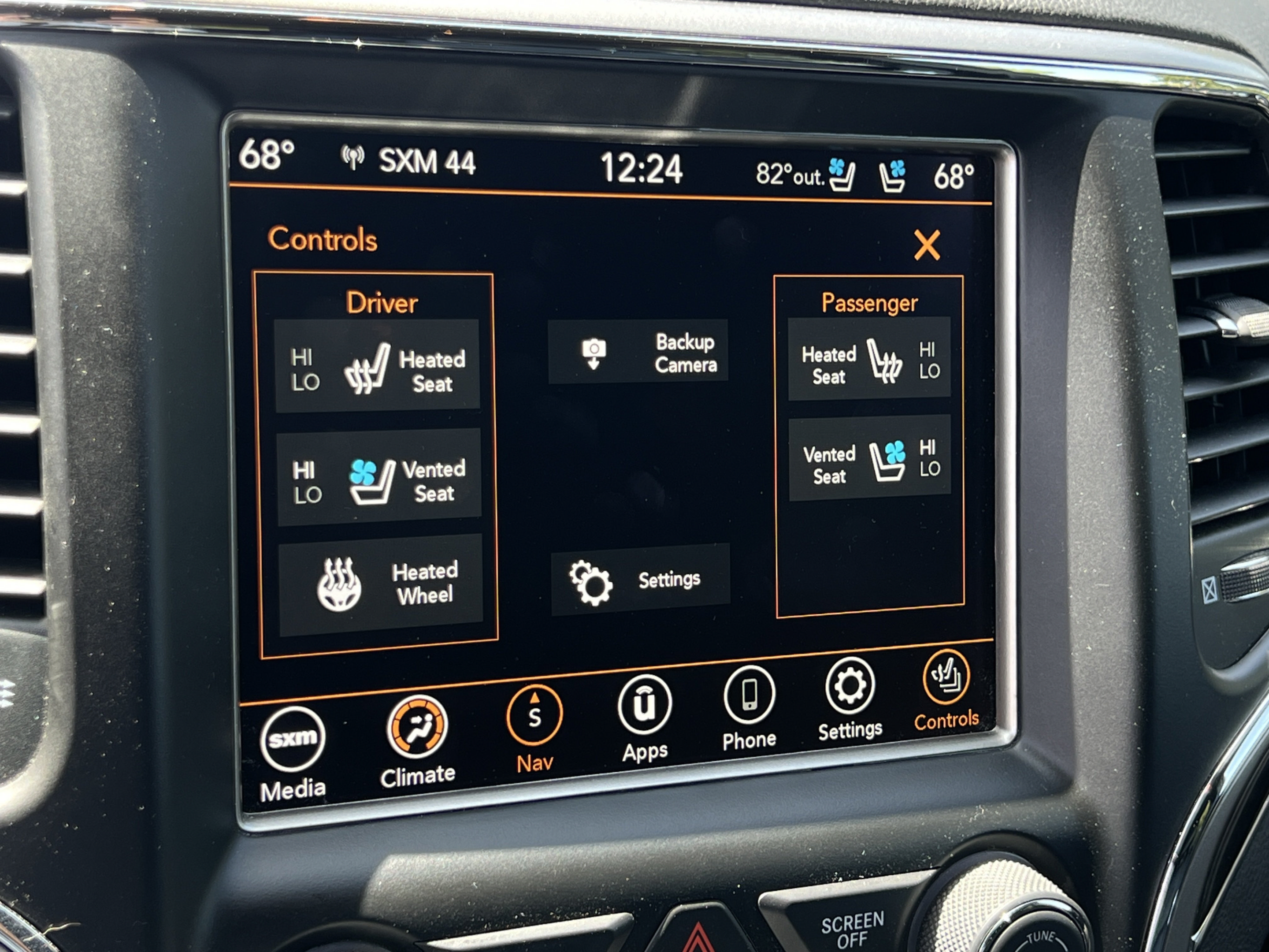 Used 2018 Jeep Grand Cherokee Overland AWD/4WD image 18