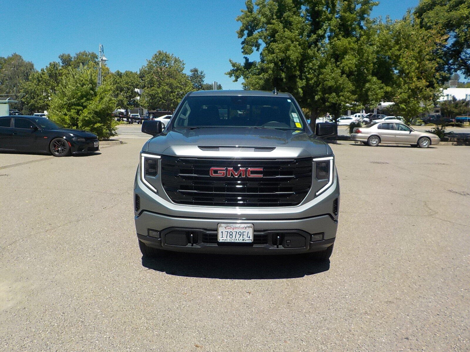 Used 2025 GMC Sierra 1500 Elevation w/ Preferred Package AWD/4WD image 2