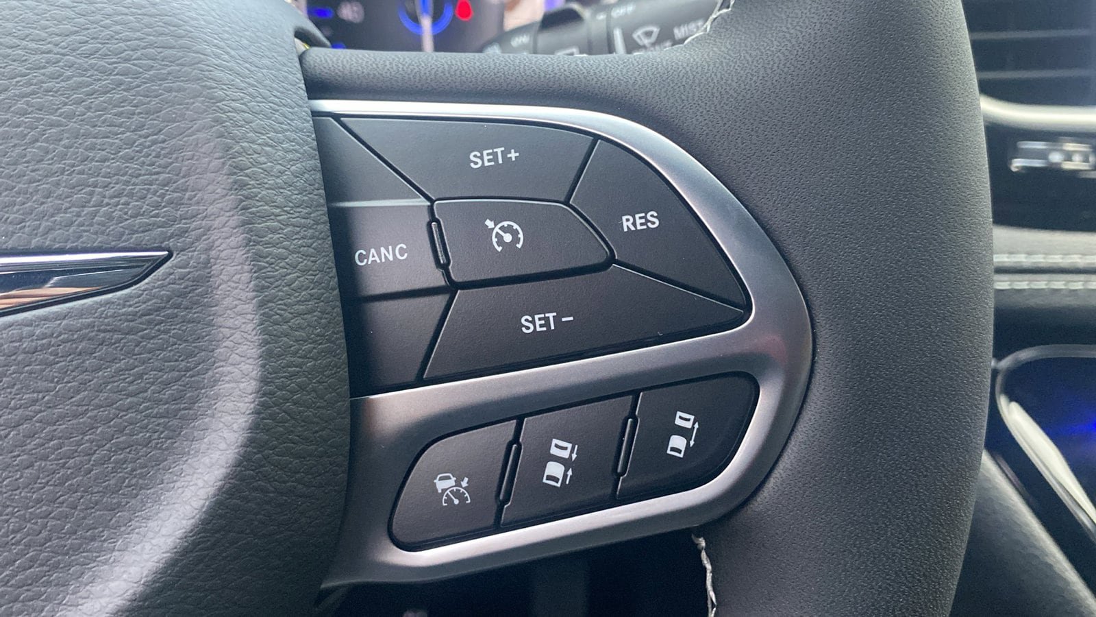 New 2026 Chrysler Pacifica Select AWD/4WD image 12