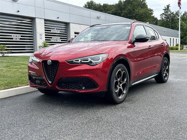 New 2025 Alfa Romeo Stelvio Sprint image 1