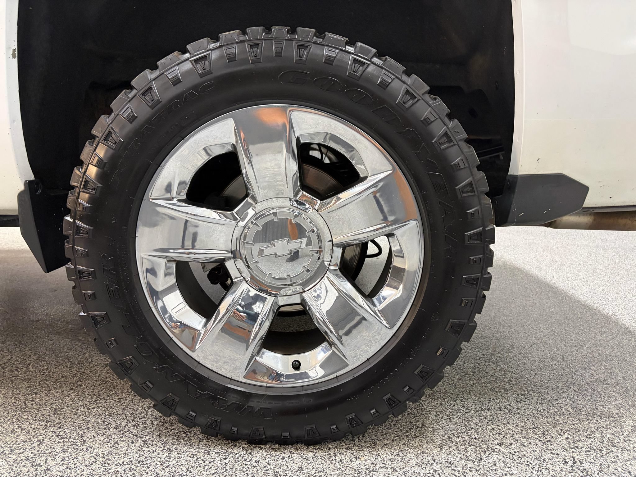 Used 2015 Chevrolet Silverado 1500 LTZ Z71 w/ LTZ Plus Package AWD/4WD image 9
