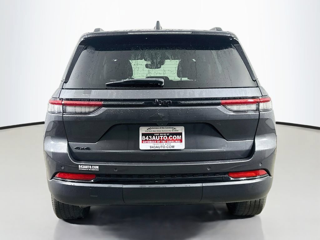 Used 2023 Jeep Grand Cherokee Altitude AWD/4WD image 6
