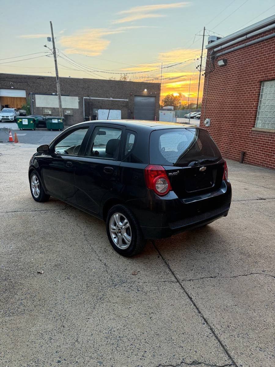 Used 2009 Chevrolet Aveo5 LT FWD image 4