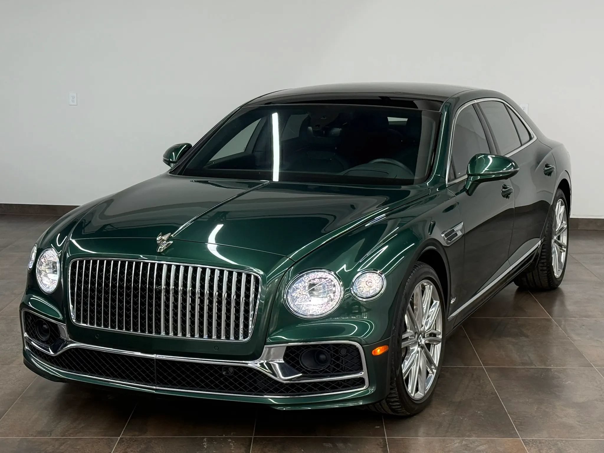 Used 2022 Bentley Flying Spur V8 AWD/4WD image 2