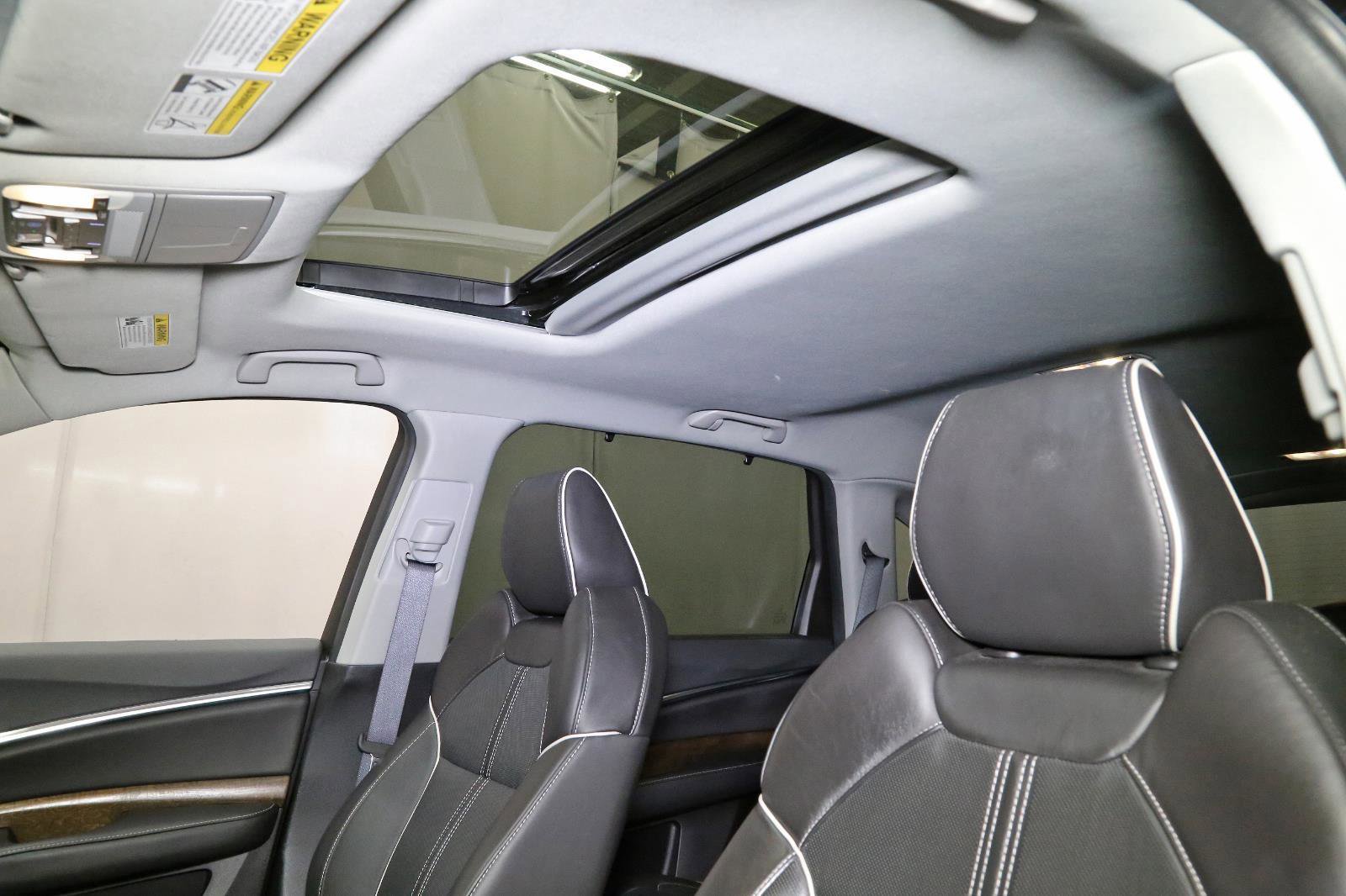 Used 2018 Acura MDX SH-AWD w/ Advance Package image 3