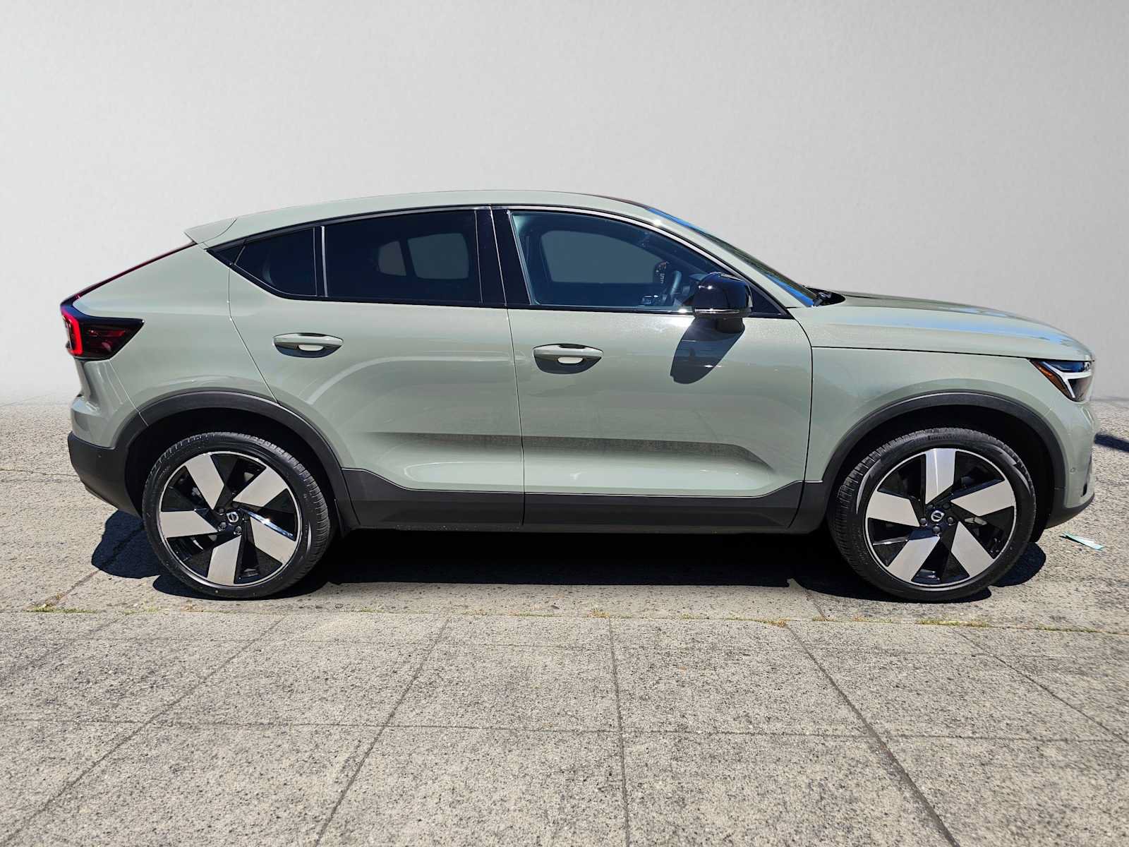 Certified 2024 Volvo C40 P8 Recharge Plus w/ Climate Package RWD image 2