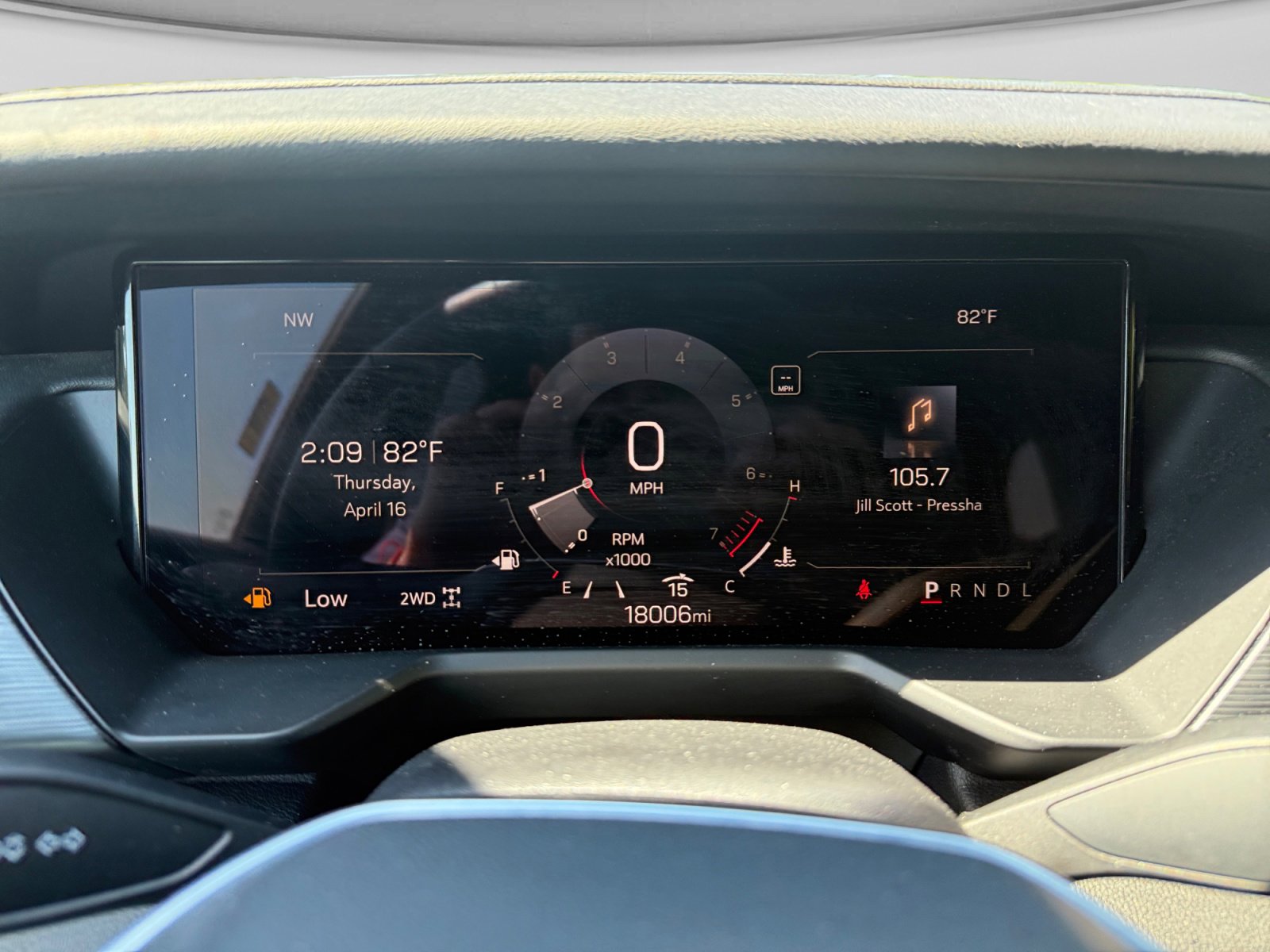 Used 2025 GMC Acadia Elevation image 14