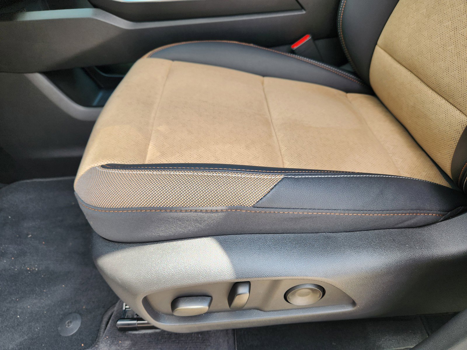 Used 2025 Chevrolet Equinox ACTIV w/ Convenience Package III FWD image 53