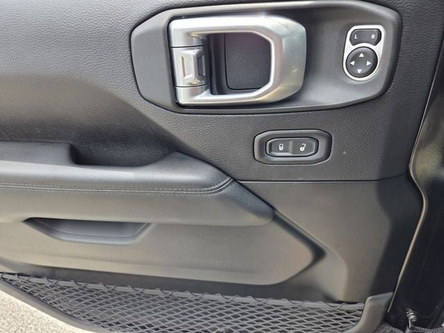 Used 2020 Jeep Wrangler Unlimited Sahara AWD/4WD image 31