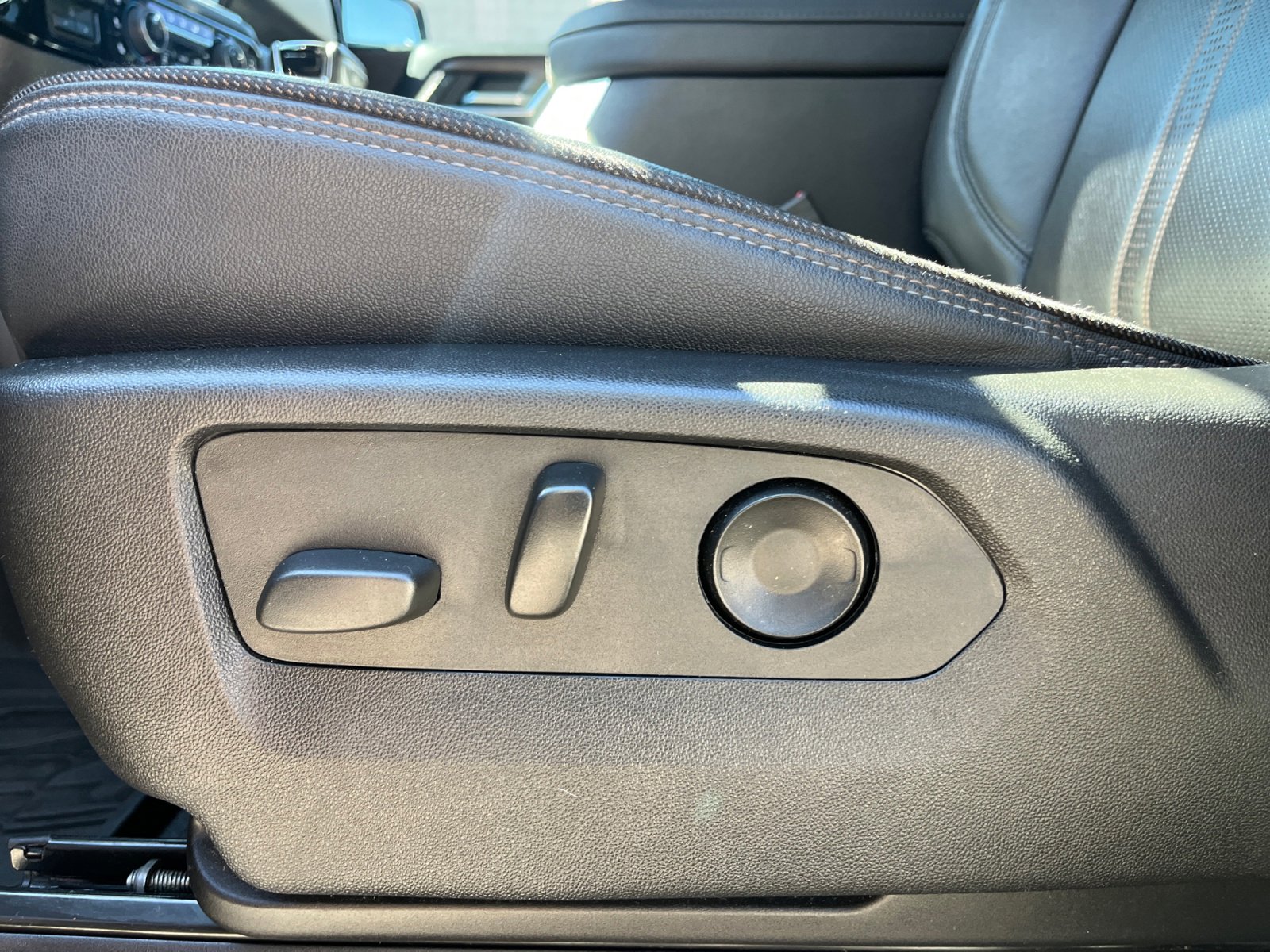 Used 2022 Chevrolet Silverado 1500 High Country w/ High Country Premium Package image 13