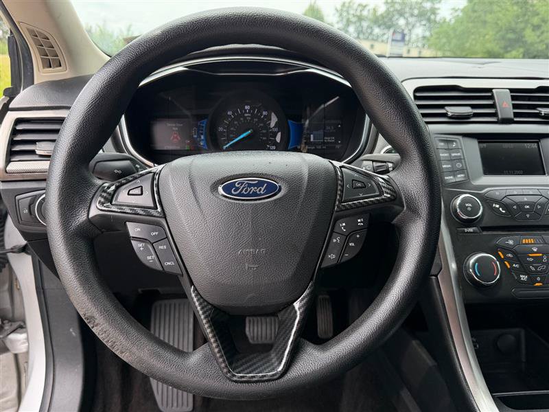 Used 2017 Ford Fusion SE FWD image 15