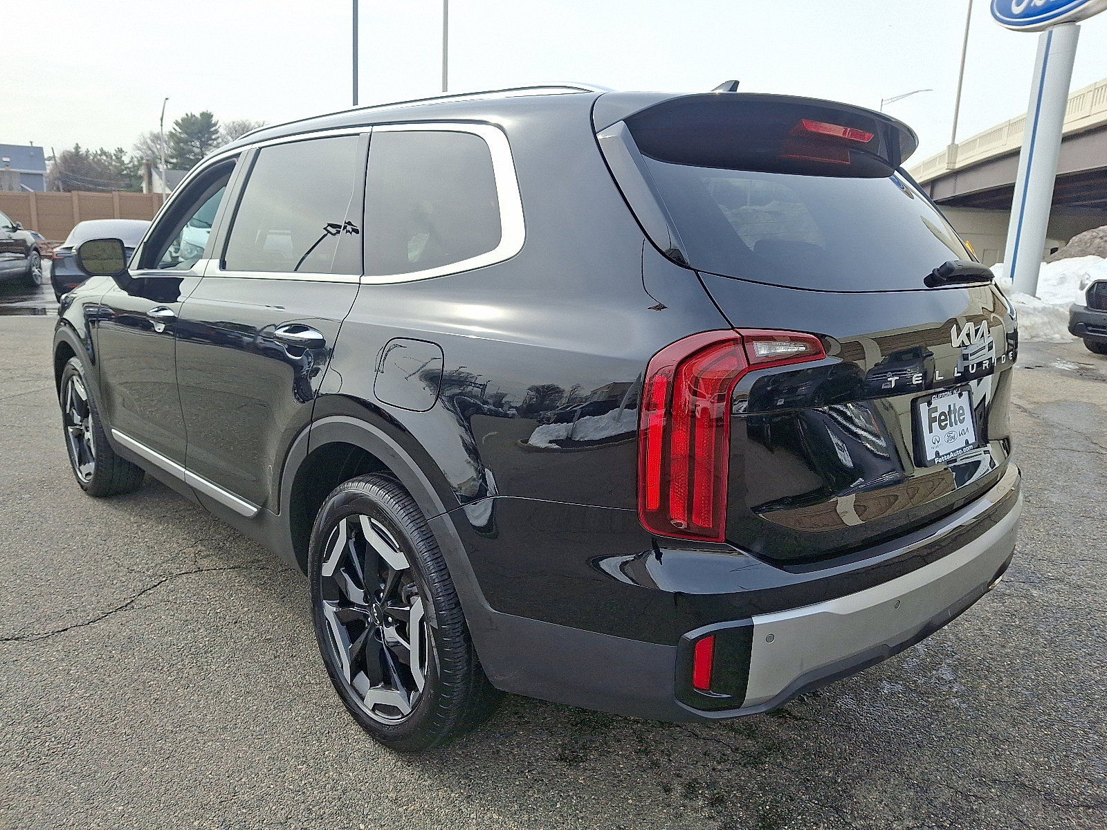 Certified 2023 Kia Telluride S w/ S Sunroof Package image 6