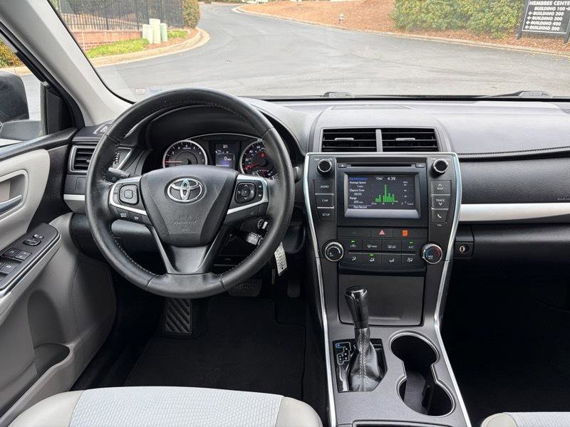 Used 2016 Toyota Camry SE image 12