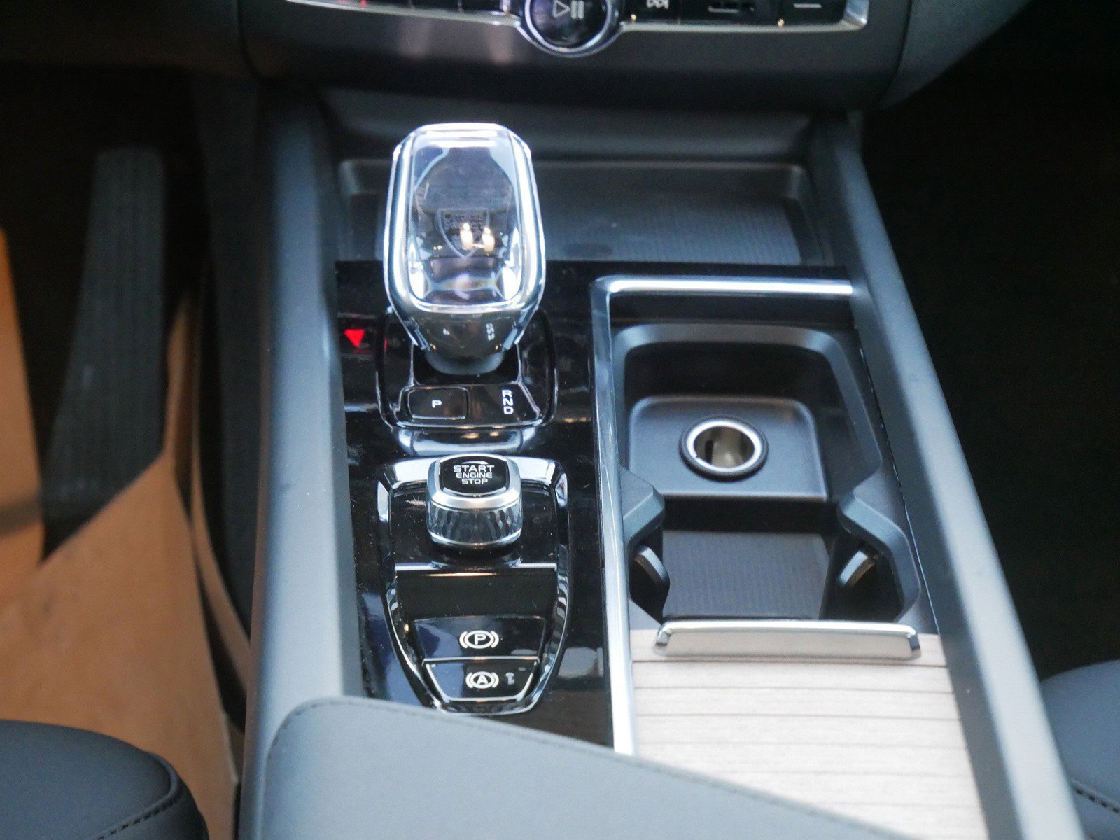 New 2026 Volvo XC60 T8 Plus w/ Climate Package image 8