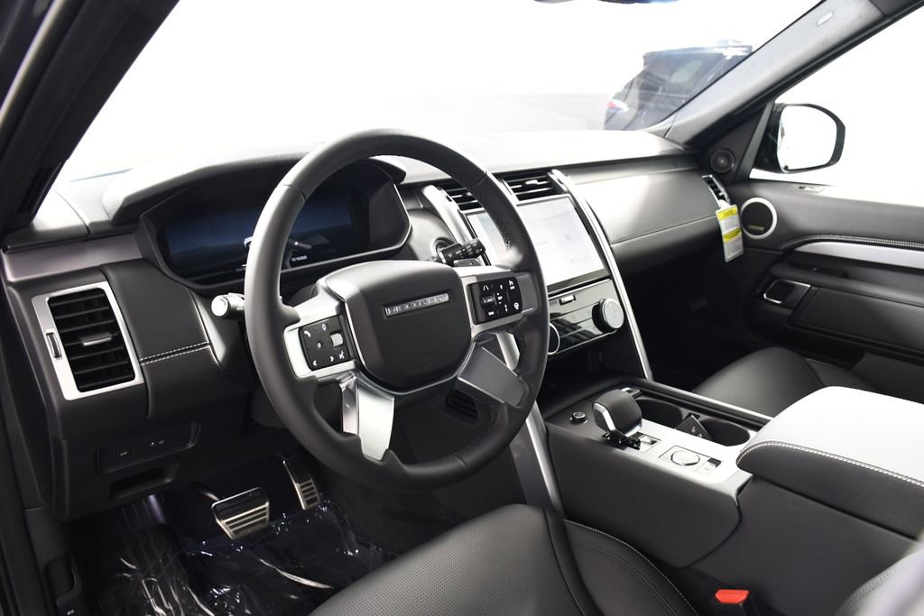 Used 2026 Land Rover Discovery Limited Edition AWD/4WD image 12