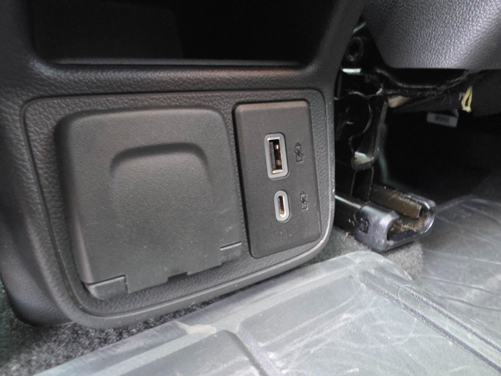 Used 2024 Chevrolet TrailBlazer RS w/ Convenience Package AWD/4WD image 25