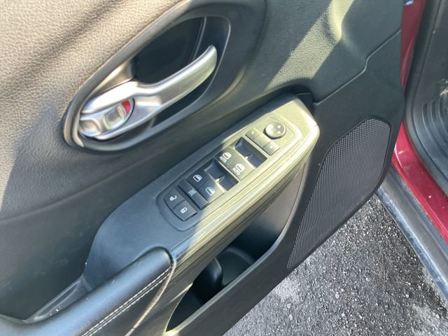 Used 2016 Jeep Cherokee Limited image 13