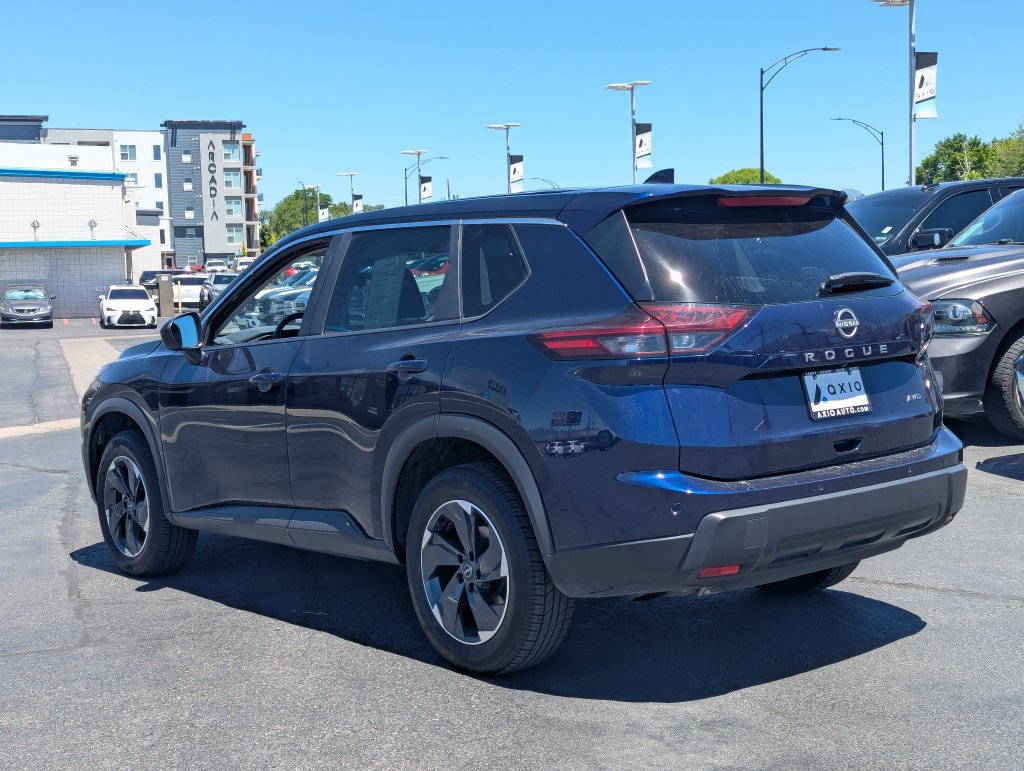 Used 2025 Nissan Rogue SV AWD/4WD image 6