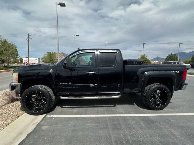 Used 2009 Chevrolet Silverado 2500 LT w/ Exterior Plus Package image 2