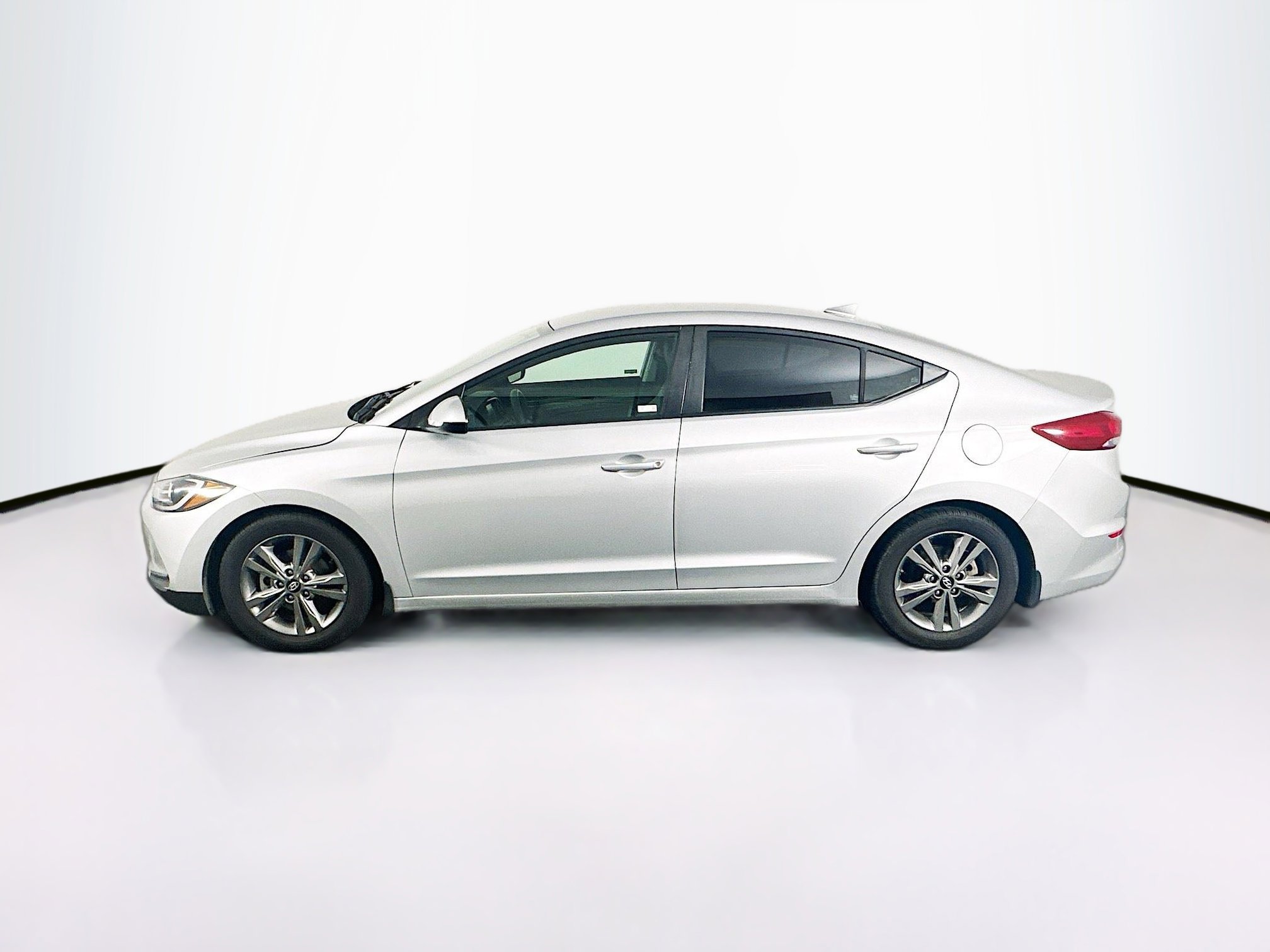 Used 2018 Hyundai Elantra SEL w/ Cargo Package FWD image 4
