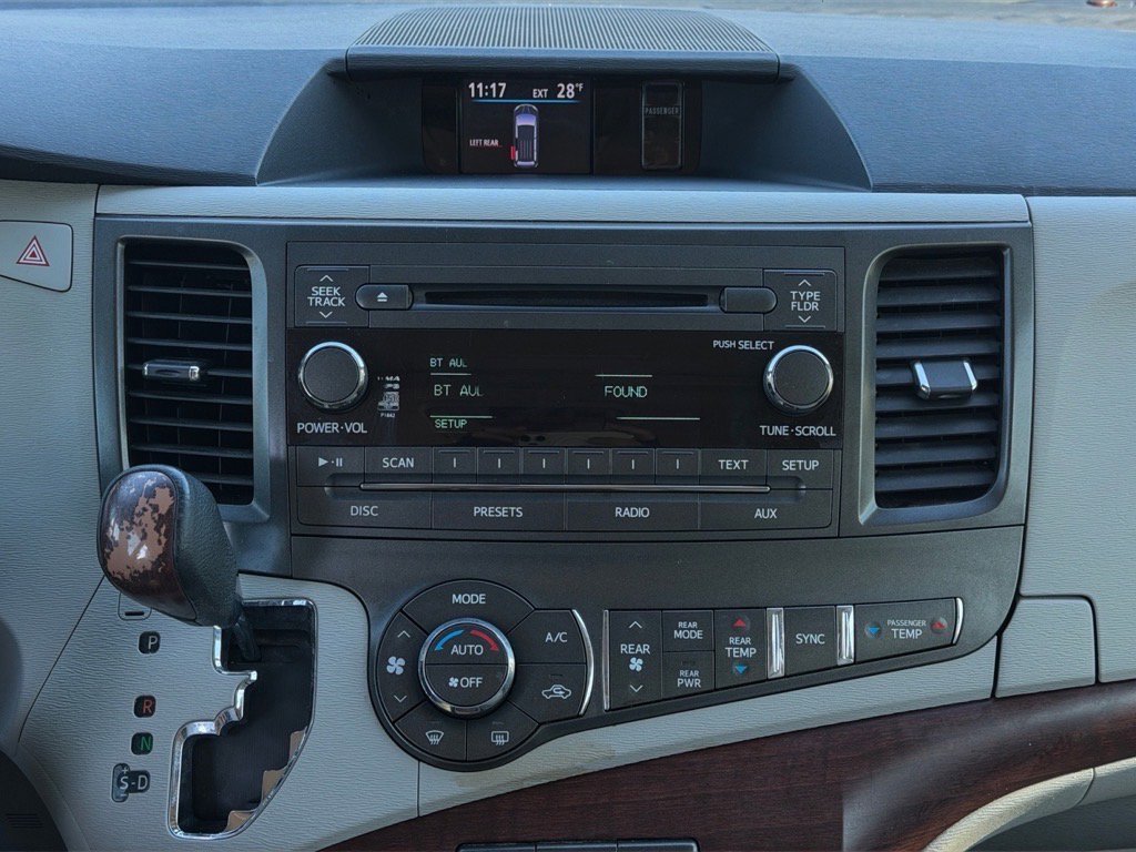 Used 2013 Toyota Sienna XLE image 17