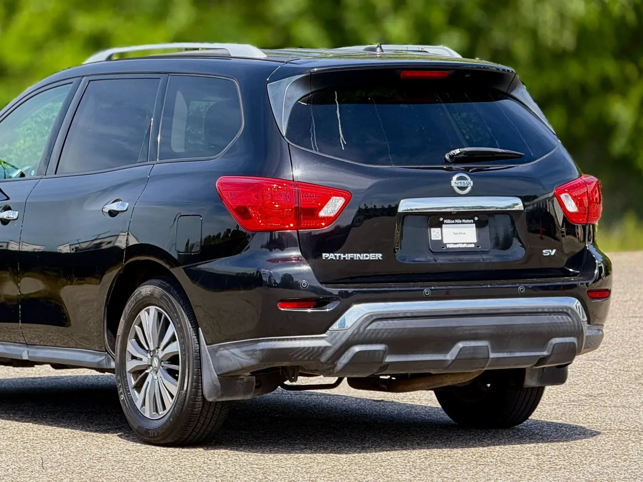 Used 2017 Nissan Pathfinder SV FWD image 16