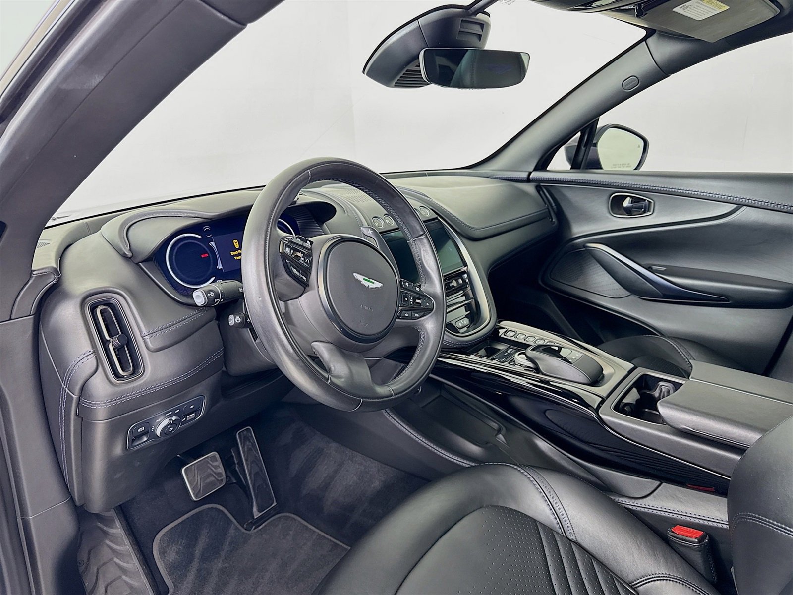 Used 2021 Aston Martin DBX image 10