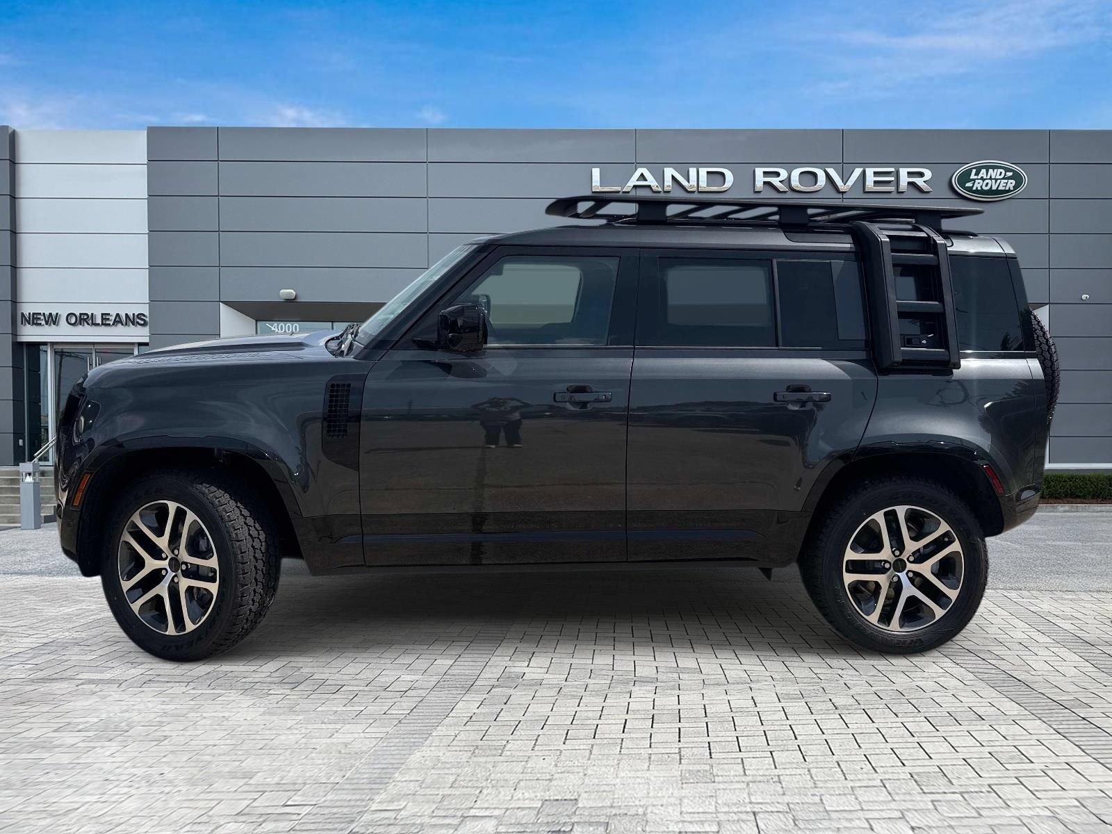 New 2026 Land Rover Defender 110 X-Dynamic SE AWD/4WD image 2