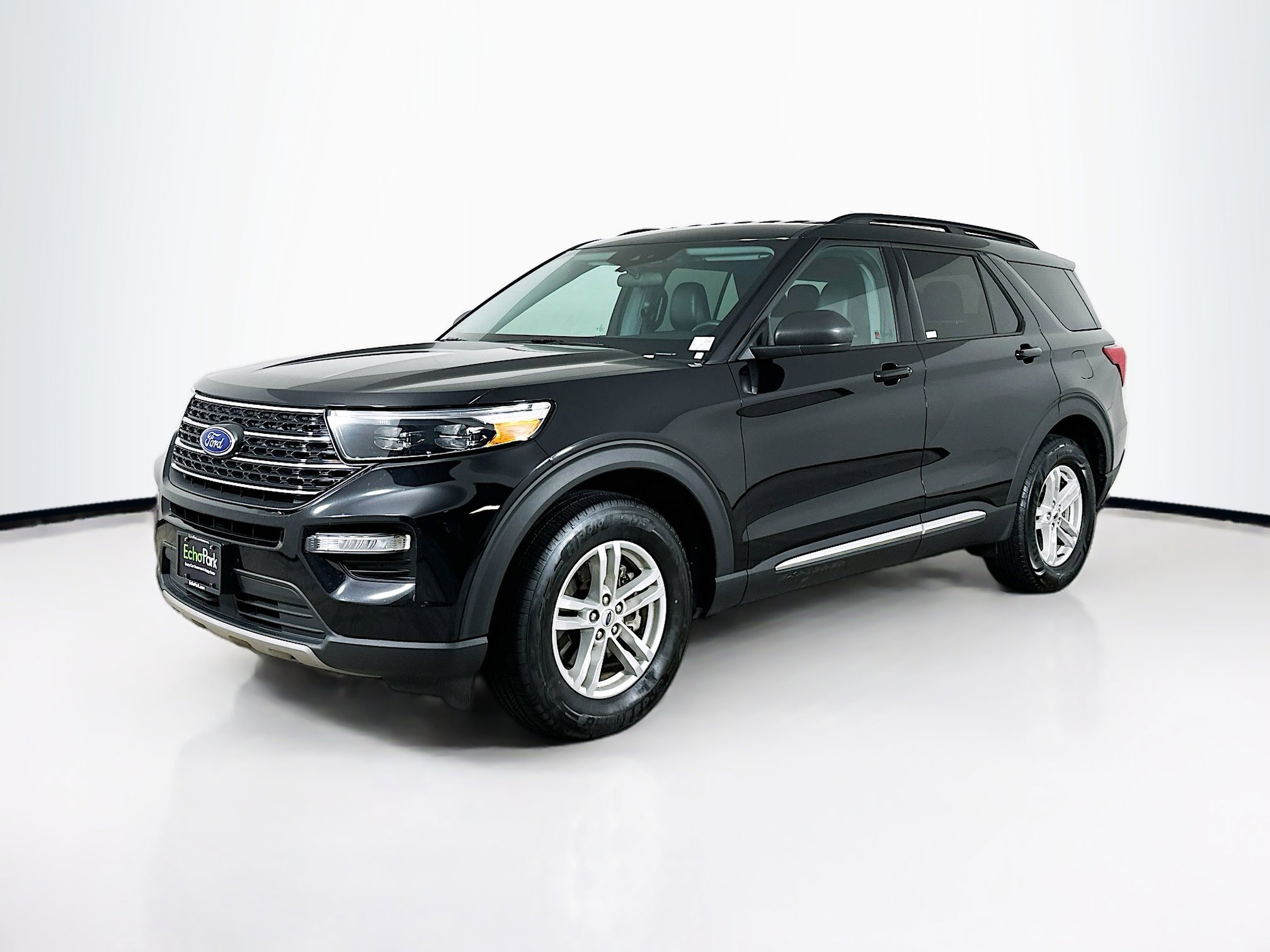 Used 2024 Ford Explorer XLT w/ Equipment Group 202A image 3